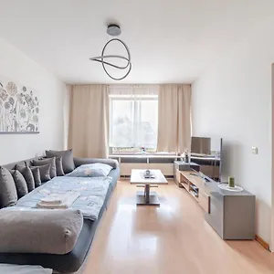 Schöne, Möblierte 2 Mit Balkon Und Tiefgarage Deutschland